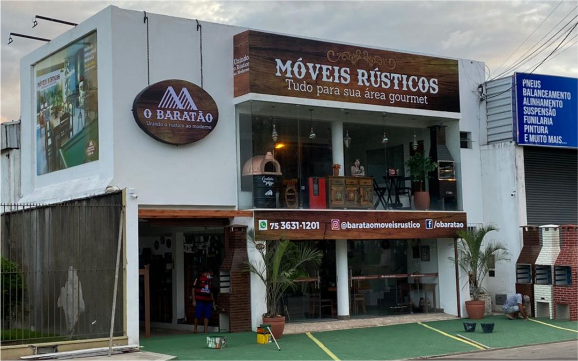 Fachada com Lona Impressa e Estrutura Metalon